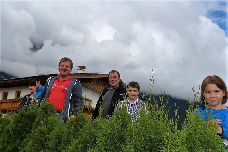 Almabtrieb Hochfeldernalm – Hirtenfamilie nimmt Abschied