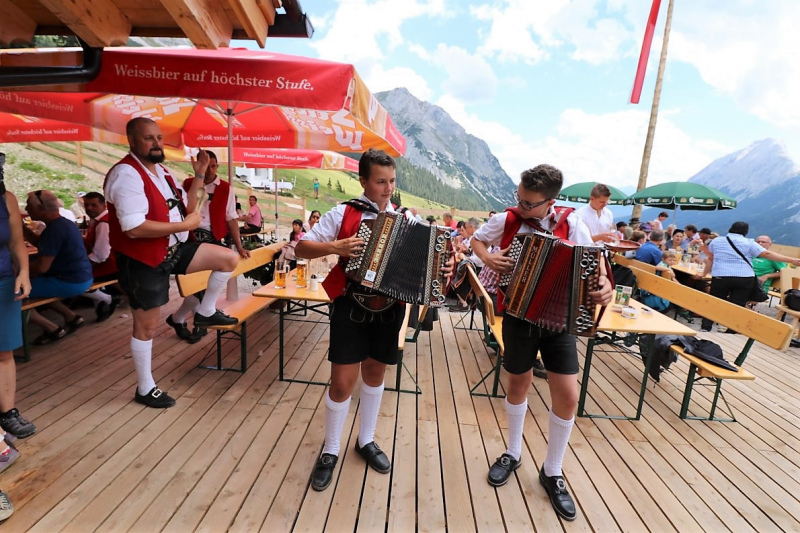 Einweihung Hochfeldernalm - „Dorffest“ auf der Mieminger Alpe