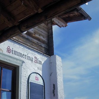 Die Simmeringalm wird ganzjährig bewirtschaftet von Mieminger und Obsteiger Almbauern. (Foto: Knut Kuckel)