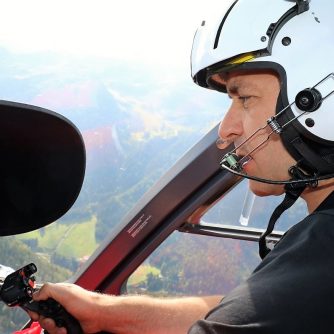 Christophorus-Pilot Stefan Kapeller zeigt uns das Tiroler Oberinntal von oben. (Foto: Knut Kuckel)
